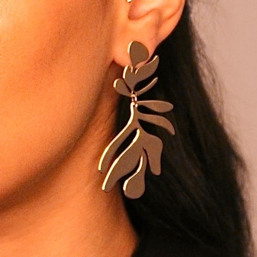 - NEW nwt~ Anthropologie Gold Abstract Leaf Earrings